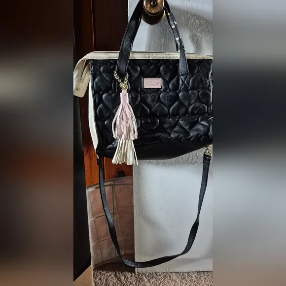 Betsey Johnson Black Quilted Crossbody Bag - Picture 2 of 8